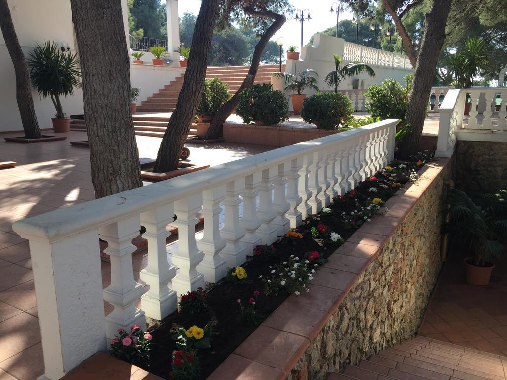 Eden Park Hotel Marina Di Pulsano Kültér fotó