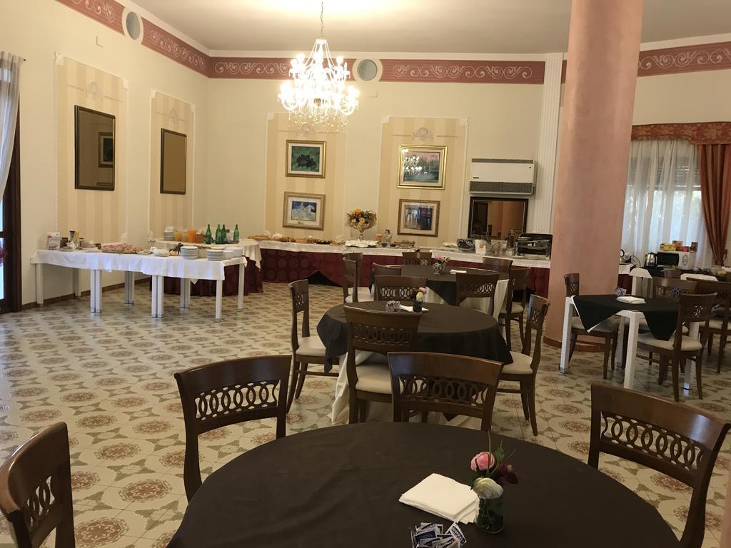 Eden Park Hotel Marina Di Pulsano Kültér fotó